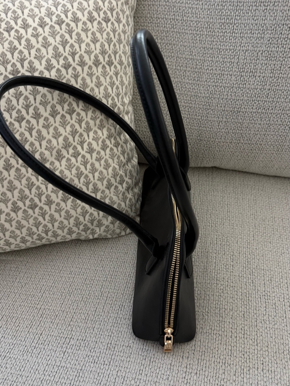 Melie Bianco Dakota Shoulder Bag with Gold Zip - Picture 7 of 7